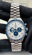Omega Speedmaster Silver Snoopy Award 310.32.42.50.02.001