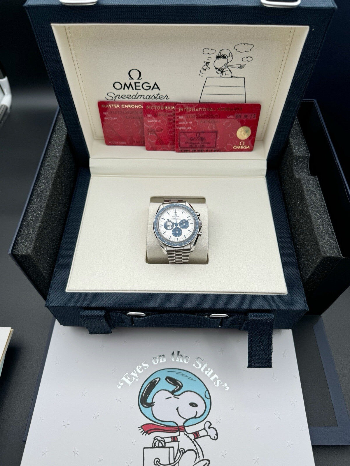 Omega Speedmaster Silver Snoopy Award 310.32.42.50.02.001
