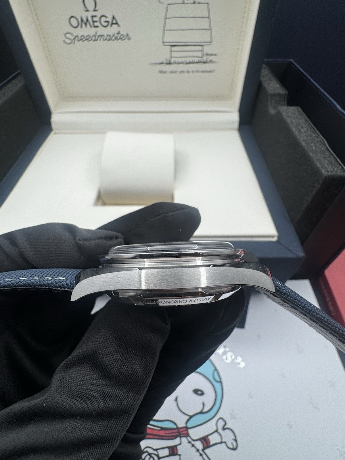 Omega Speedmaster Silver Snoopy Award 310.32.42.50.02.001, Unworn