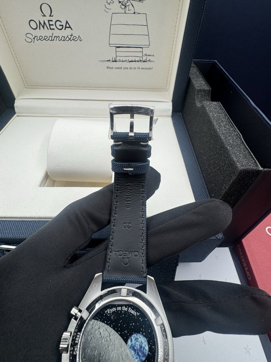 Omega Speedmaster Silver Snoopy Award 310.32.42.50.02.001, Unworn