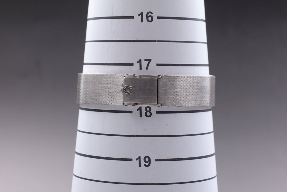 Vintage Omega Genève Diamond Bezel Manual Wind 27mm, 1973