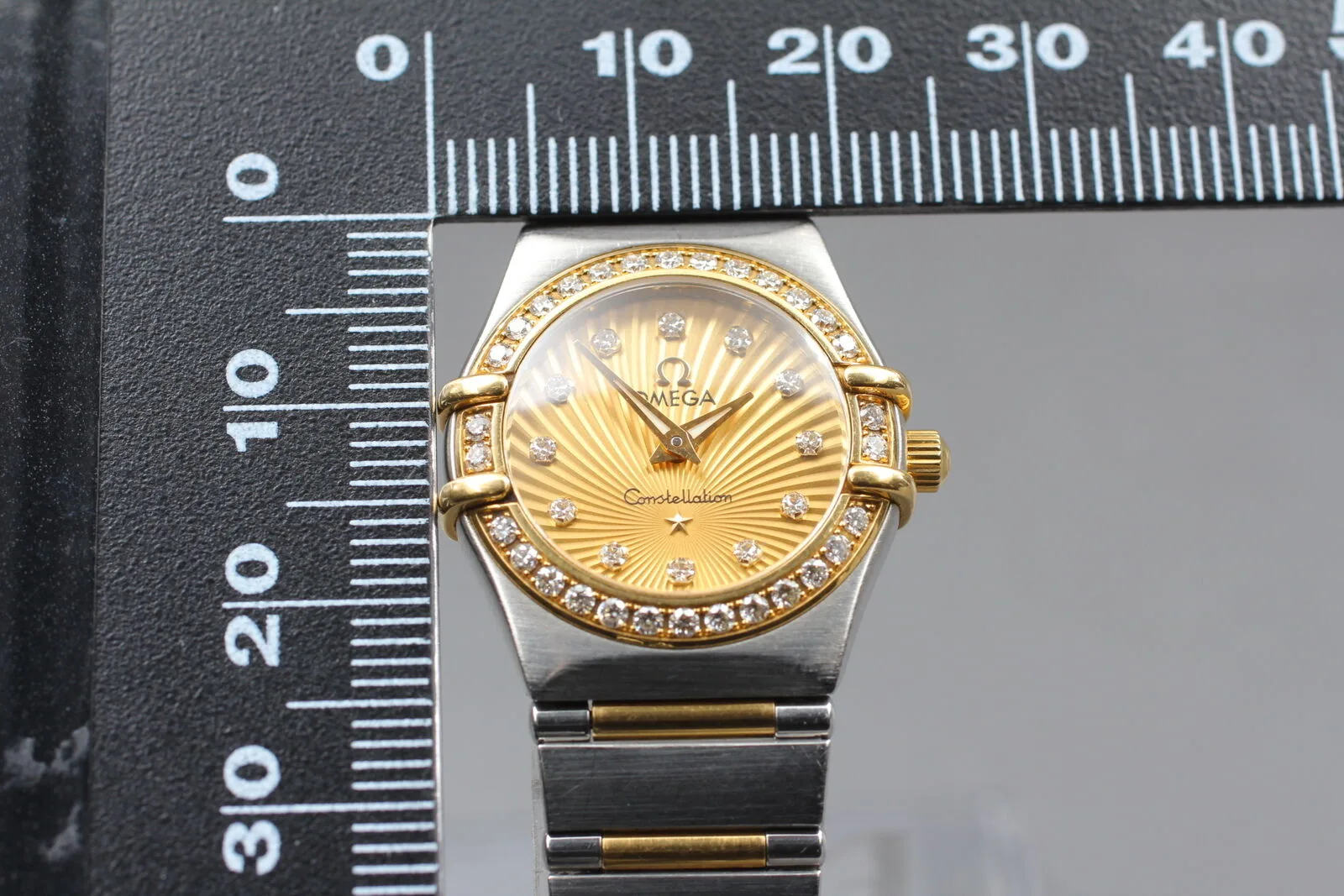 Omega Constellation 18K Gold Diamond Watch – photo 10