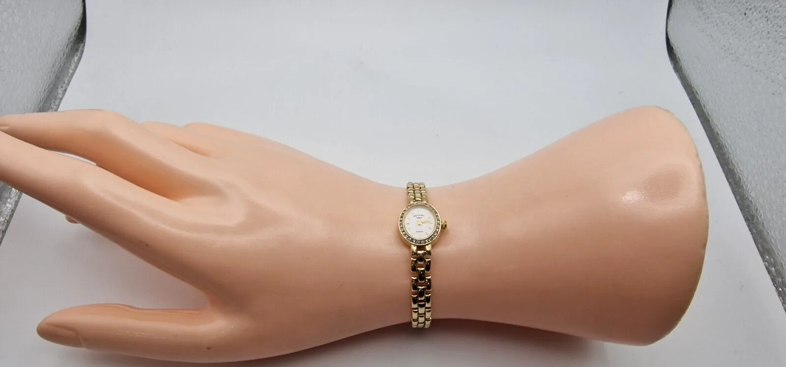 Rotary 9ct Gold Diamond Bezel Ladies Watch – photo 4