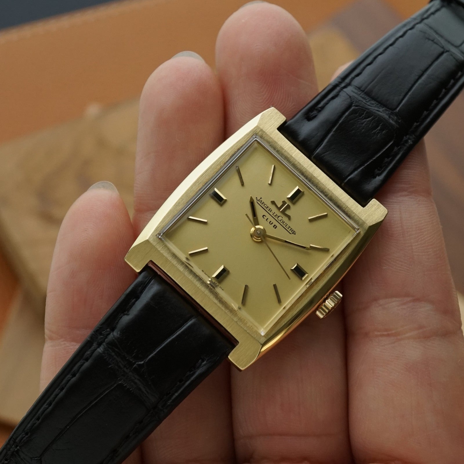 Jaeger-LeCoultre Vintage Club 18K Gold Cushion Watch – photo 4